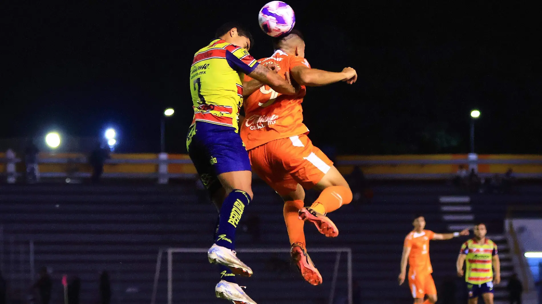 Jugador del Atlético Morelia contra Correcaminos